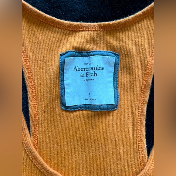 ✨vintage✨ orange Abercrombie & Fitch racerback tank top - Picture 3 of 4